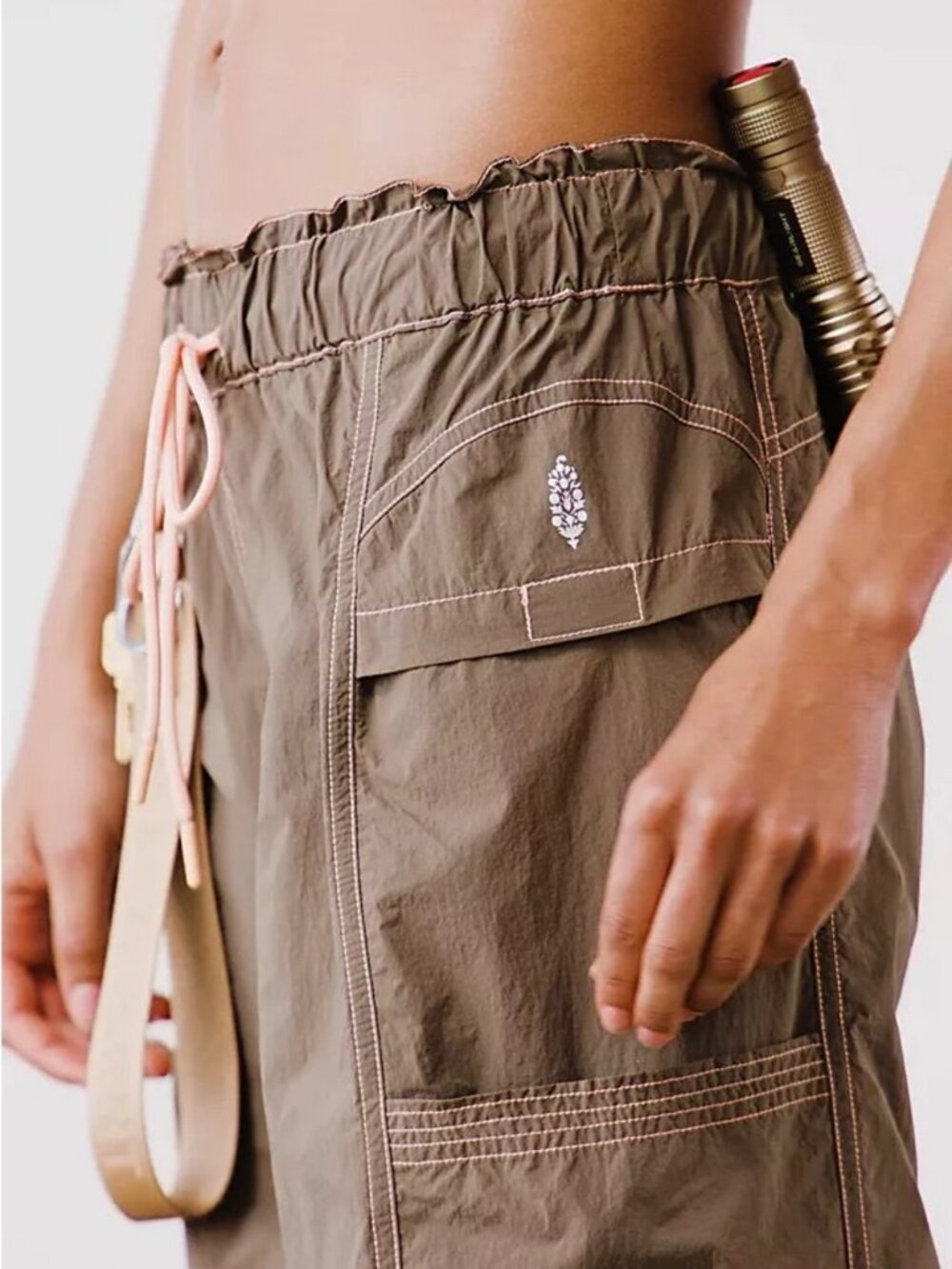 ✨ NWT Free People In The Wild Taupe Brown Cargo Barrel Pants Size Large ✨